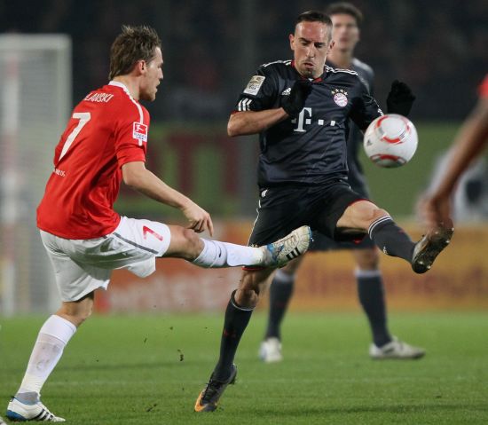 他在边路的 他在边路的